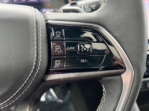 Used 2022 Jeep Grand Cherokee Overland image 16