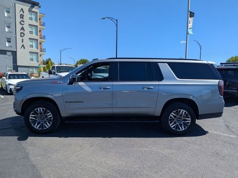 Used 2025 Chevrolet Suburban Z71 AWD/4WD image 8