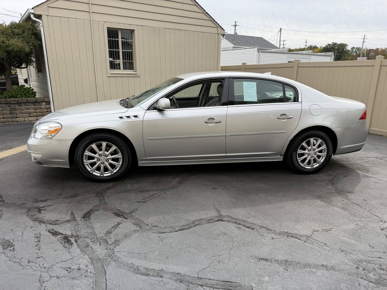 Used 2010 Buick Lucerne CXL FWD image 10