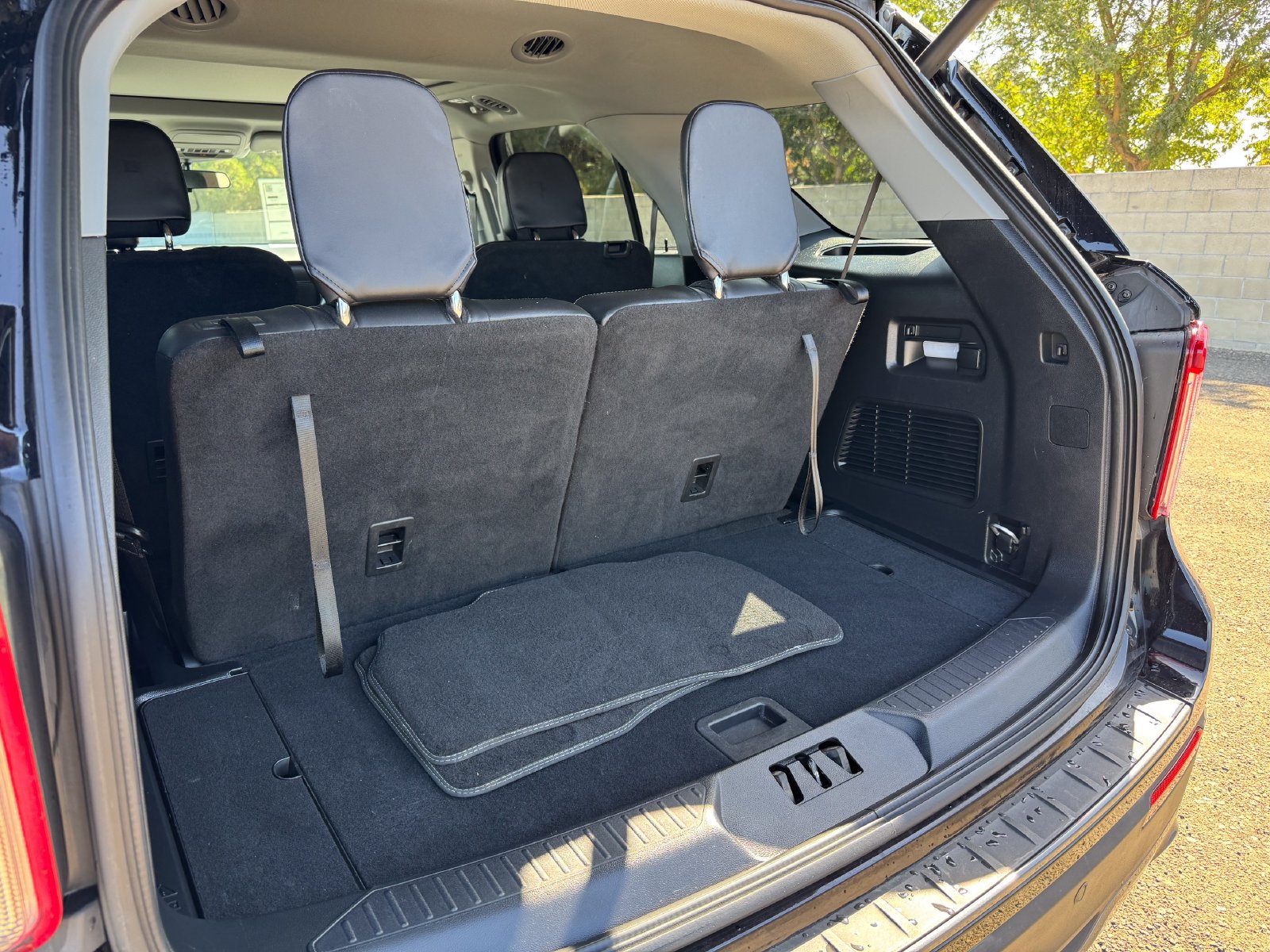 Certified 2023 Ford Explorer XLT w/ Equipment Group 202A AWD/4WD image 18