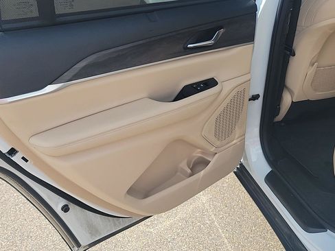 Certified 2025 Jeep Grand Cherokee L Limited w/ Luxury Tech Group II AWD/4WD image 16