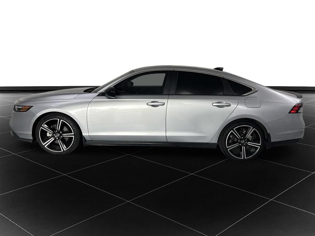 Used 2025 Honda Accord Sport image 2