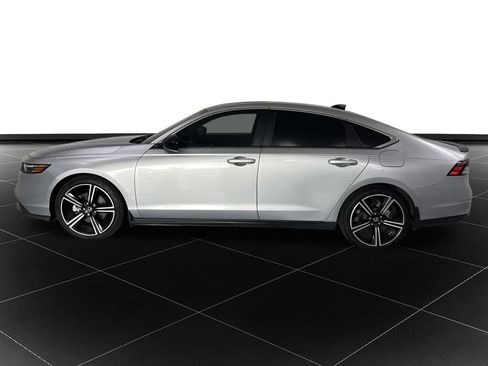 Used 2025 Honda Accord Sport image 2