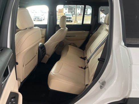 Used 2024 Jeep Grand Cherokee Limited w/ Luxury Tech Group II image 13
