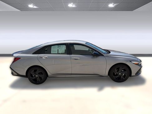 Used 2026 Hyundai Elantra Sport FWD image 8