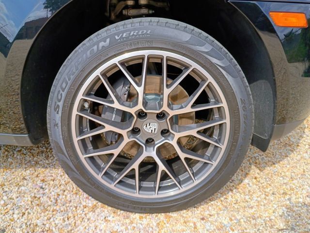 Used 2018 Porsche Macan AWD/4WD image 19