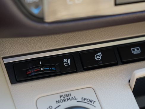 Used 2016 Lexus ES 350 w/ Luxury Package w/Wood Trim FWD image 34