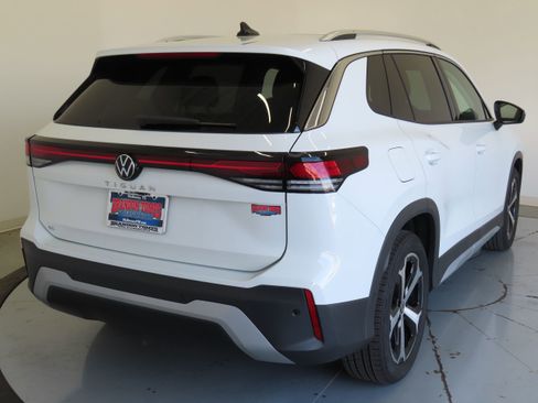 New 2026 Volkswagen Tiguan SE image 4
