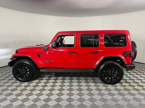Used 2025 Jeep Wrangler Unlimited Sahara AWD/4WD image 11