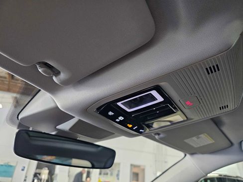 New 2026 Volkswagen Tiguan SE image 30