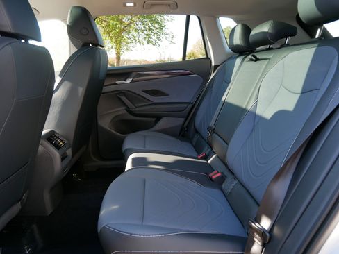 New 2026 Volkswagen Tiguan SE image 7