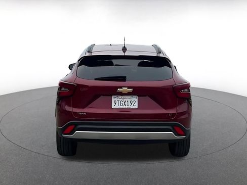 Used 2025 Chevrolet Trax LT w/ LT Convenience Package image 12