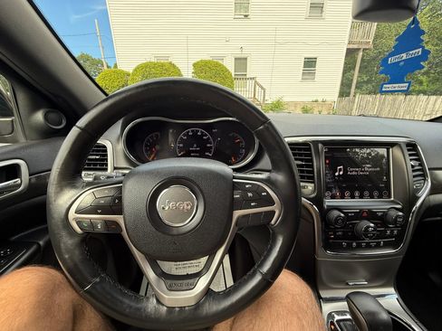 Used 2018 Jeep Grand Cherokee Altitude AWD/4WD image 23