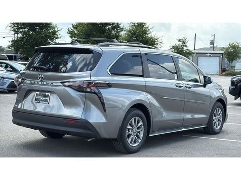 New 2026 Toyota Sienna XLE FWD image 6