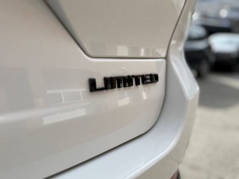 Used 2023 Jeep Grand Cherokee Limited w/ Black Appearance Package image 28