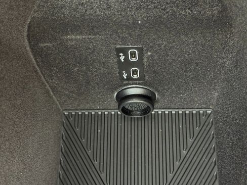 Used 2024 BMW i7 xDrive60 image 36