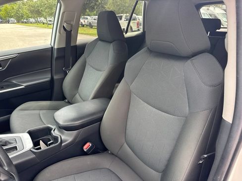 Used 2025 Toyota RAV4 XLE FWD image 10