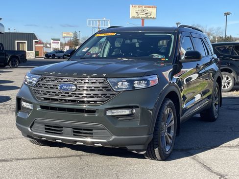 Used 2022 Ford Explorer XLT w/ Equipment Group 202A image 8
