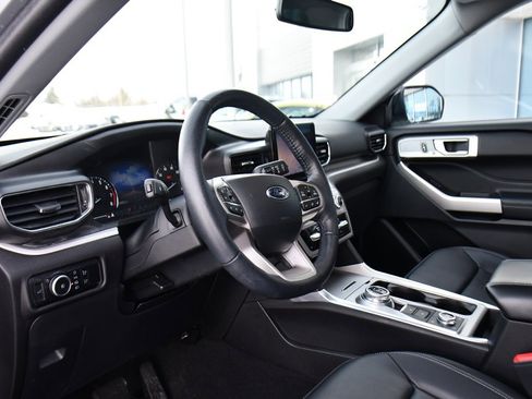 Used 2023 Ford Explorer XLT w/ Equipment Group 202A image 11