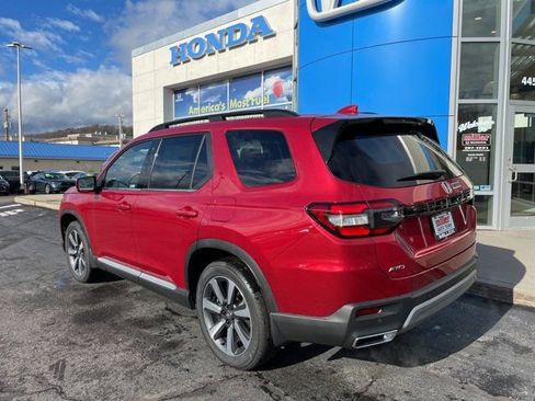 New 2025 Honda Pilot Touring image 3