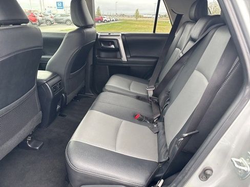 Used 2020 Toyota 4Runner 4WD image 12