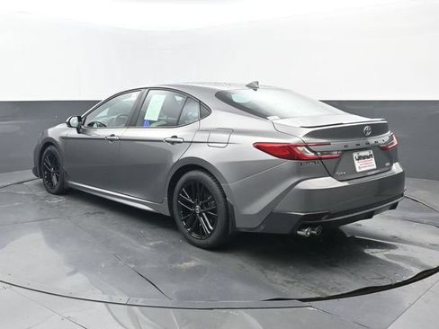 Used 2025 Toyota Camry SE w/ Convenience Package FWD image 3