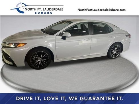 Used 2024 Toyota Camry SE w/ Convenience Package FWD image 1