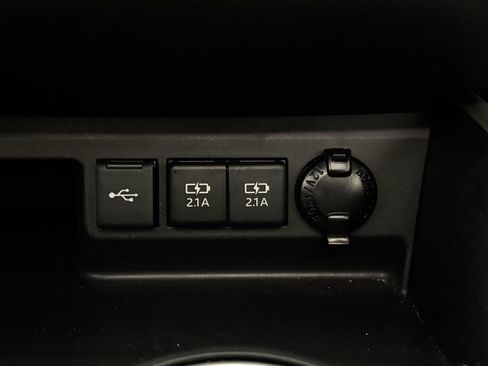 Used 2021 Toyota Highlander XLE FWD image 22