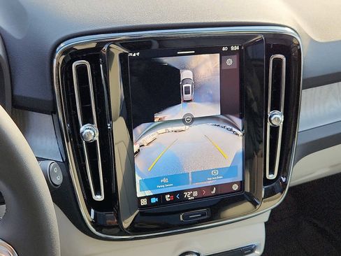 Used 2025 Volvo XC40 B5 Ultra w/ Protection Package Premier image 17