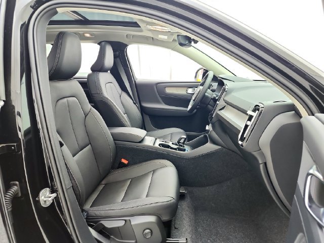 New 2026 Volvo XC40 B5 Core w/ Protection Package Premier AWD/4WD image 18