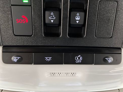 Used 2025 Nissan Rogue SL w/ Tech Package FWD image 61
