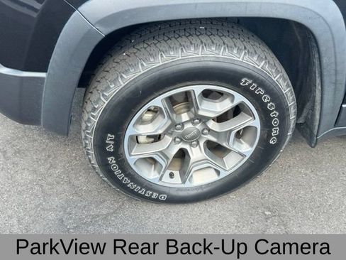 Used 2022 Jeep Cherokee Trailhawk w/ Premium Leather Package AWD/4WD image 12
