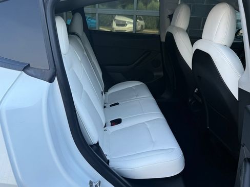 Used 2022 Tesla Model Y Long Range AWD/4WD image 34