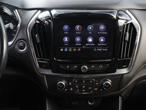 Used 2021 Chevrolet Traverse LT w/ LT Premium Package FWD image 7