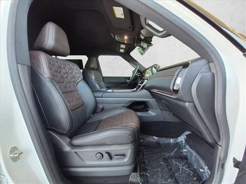 Used 2025 Nissan Armada Platinum AWD/4WD image 24