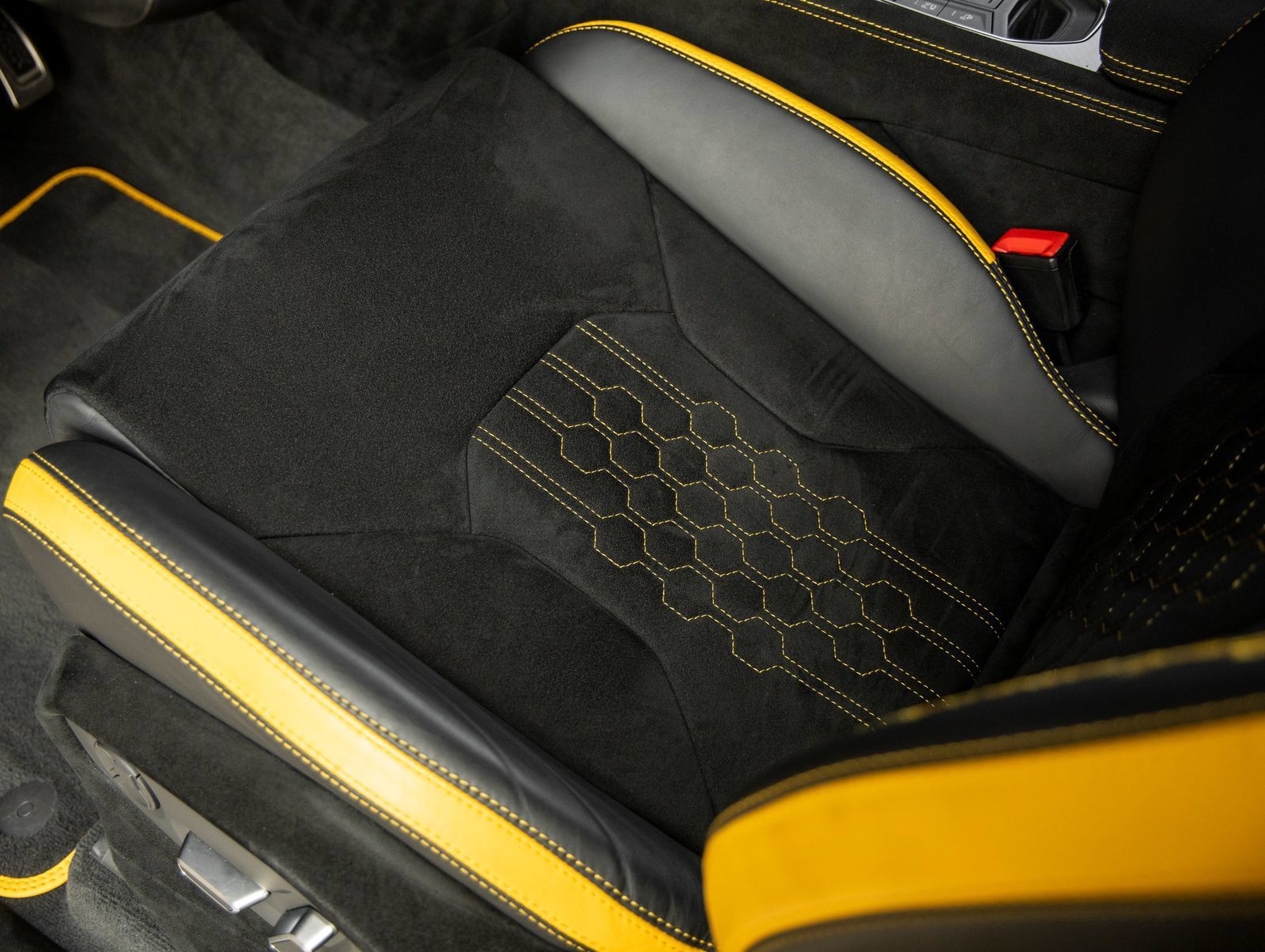 Used 2024 Lamborghini Urus Performante AWD/4WD image 28