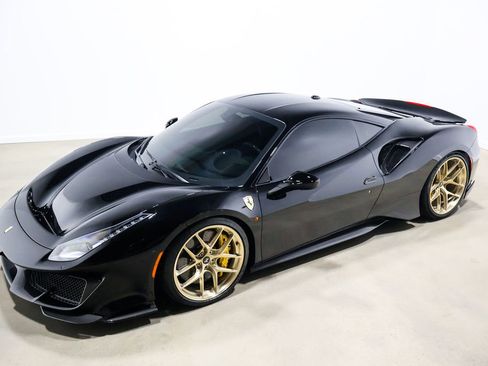 Used 2020 Ferrari 488 Pista image 16