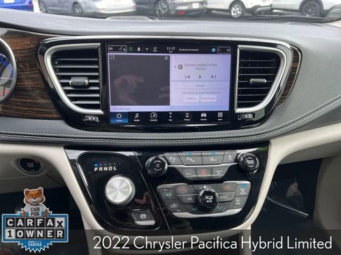 Used 2022 Chrysler Pacifica Limited image 18
