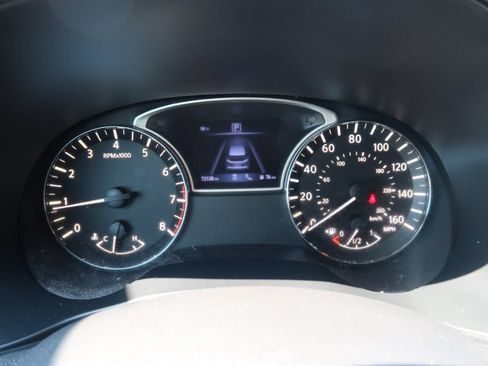 Used 2020 Nissan Pathfinder SL FWD image 16