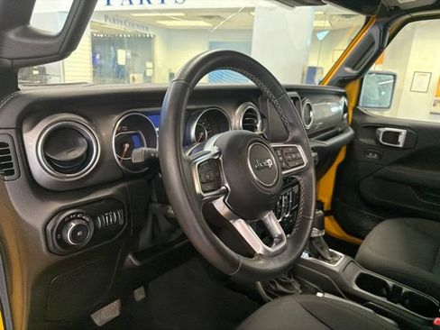 Used 2019 Jeep Wrangler Unlimited Sahara AWD/4WD image 16