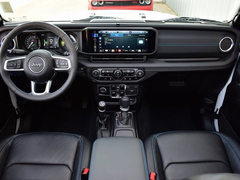 Used 2024 Jeep Wrangler High Altitude image 33