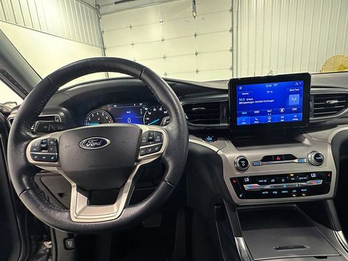 Used 2021 Ford Explorer XLT w/ Equipment Group 202A AWD/4WD image 42