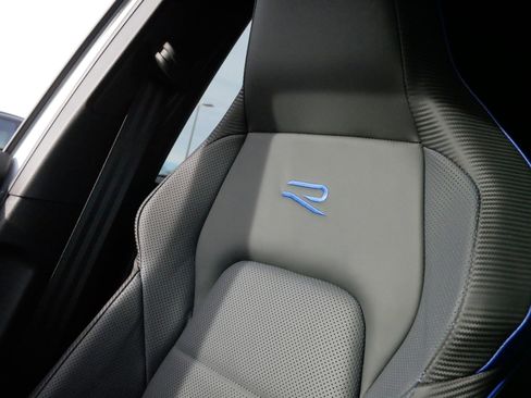 Used 2024 Volkswagen Golf R image 36