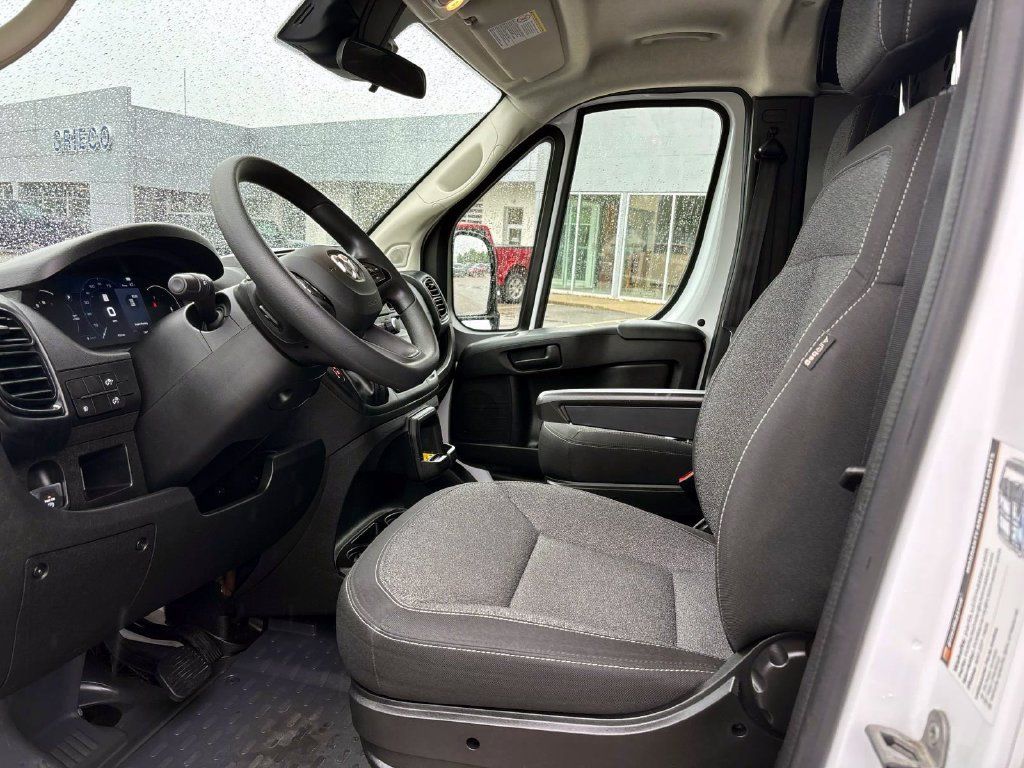 Used 2025 RAM ProMaster 2500 w/ U-Haul Equipment Group FWD image 9