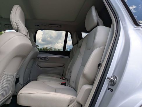 Used 2022 Volvo XC90 T5 Momentum AWD/4WD image 16