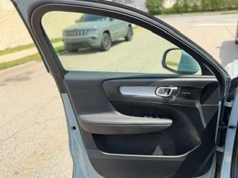 Used 2019 Volvo XC40 T5 Momentum AWD/4WD image 16