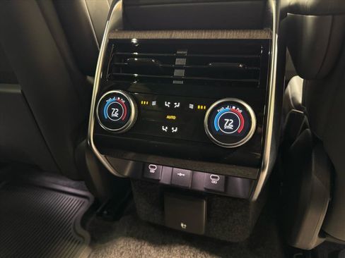 Used 2023 Land Rover Range Rover SE image 37