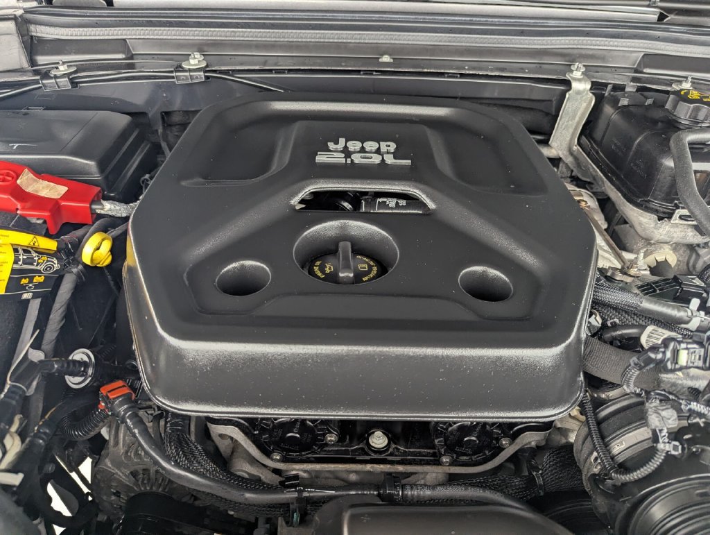 Used 2022 Jeep Wrangler Sport AWD/4WD image 9