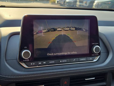 Used 2025 Nissan Rogue SV FWD image 18
