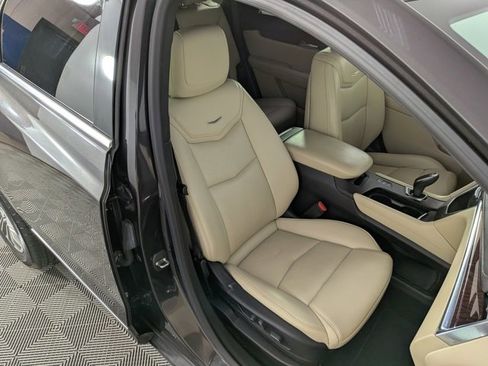 Used 2018 Cadillac XT5 Luxury w/ Driver Awareness Package image 32
